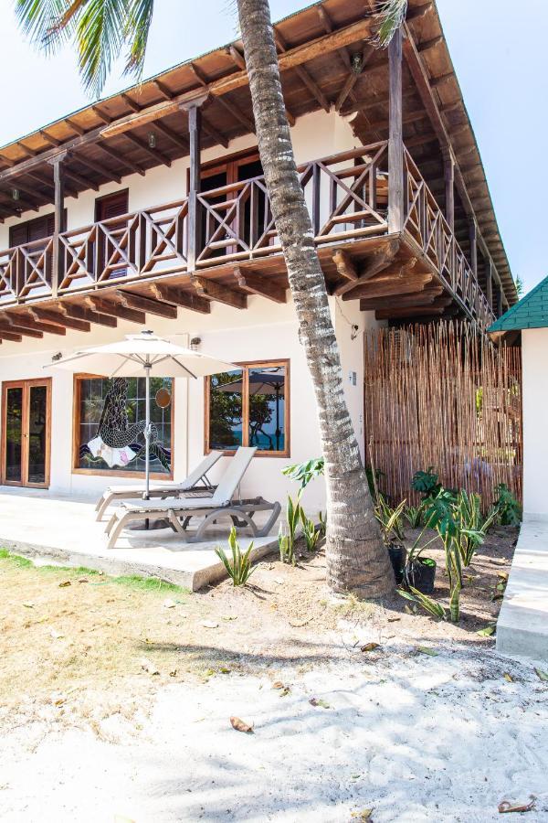 Gente De Mar Resort Isla Grande  Exterior photo